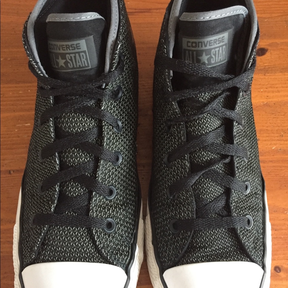Converse Sneakers Men’s sz 9